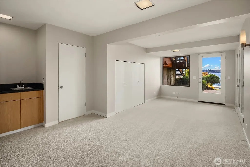 1621 10th Street W Kirkland WA 98033