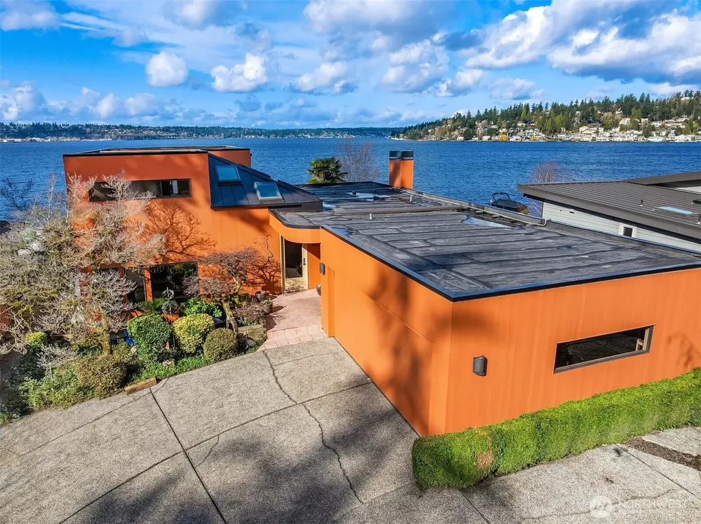 1621 10th Street W Kirkland WA 98033