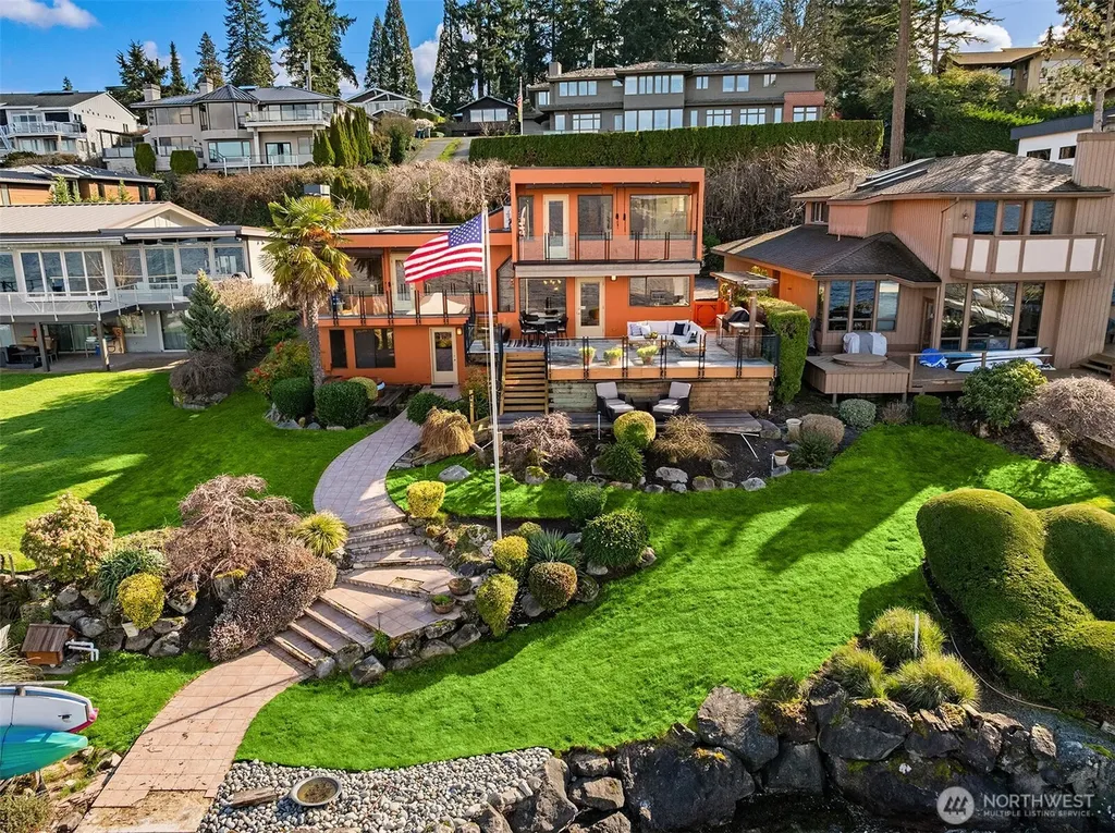 1621 10th Street W Kirkland WA 98033