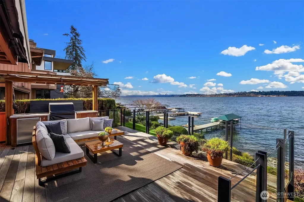 1621 10th Street W Kirkland WA 98033