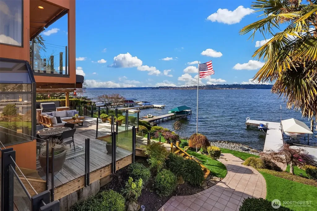 1621 10th Street W Kirkland WA 98033