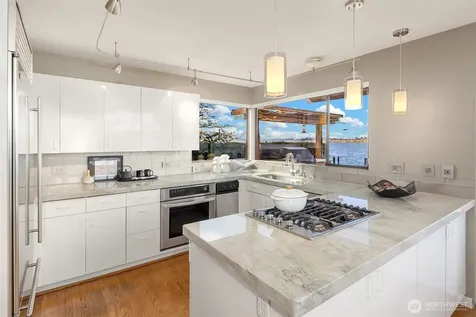 1621 10th Street W Kirkland WA 98033