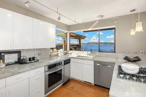 1621 10th Street W Kirkland WA 98033
