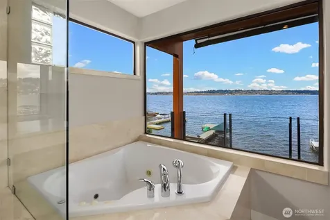 1621 10th Street W Kirkland WA 98033