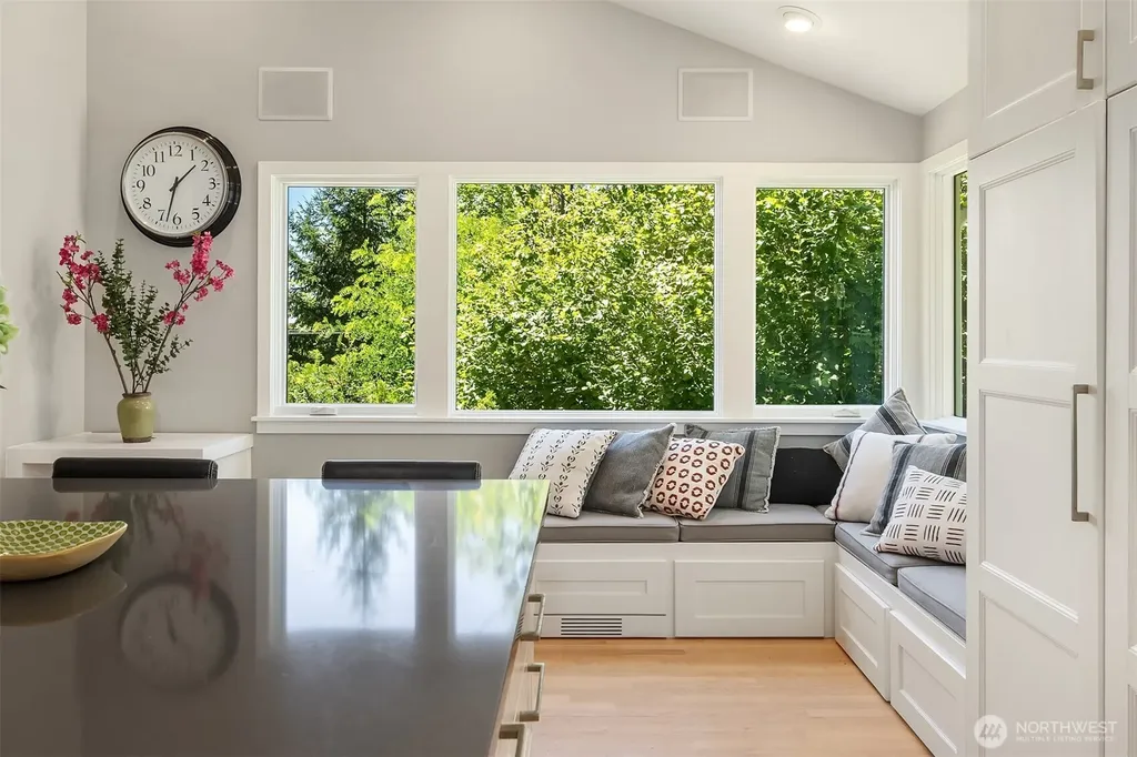 5610 W Mercer Way Mercer Island WA 98040