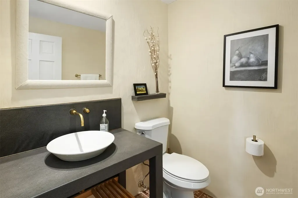 5610 W Mercer Way Mercer Island WA 98040