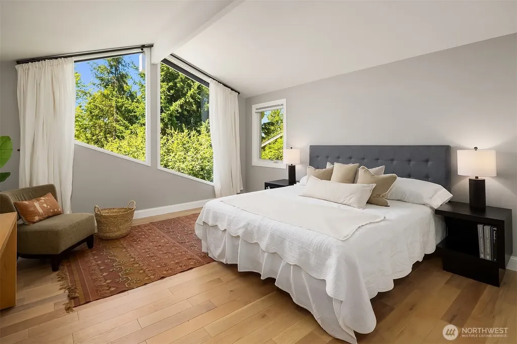 5610 W Mercer Way Mercer Island WA 98040