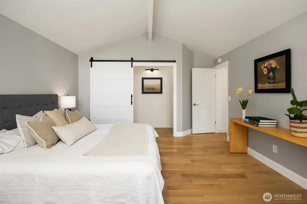 5610 W Mercer Way Mercer Island WA 98040