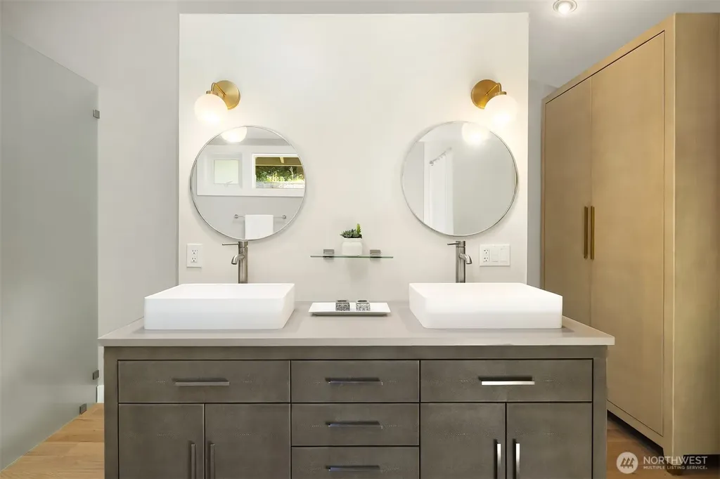5610 W Mercer Way Mercer Island WA 98040