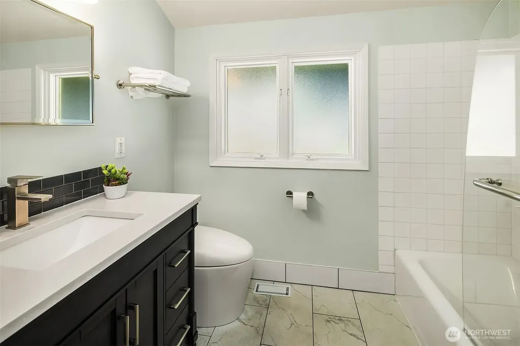 5610 W Mercer Way Mercer Island WA 98040