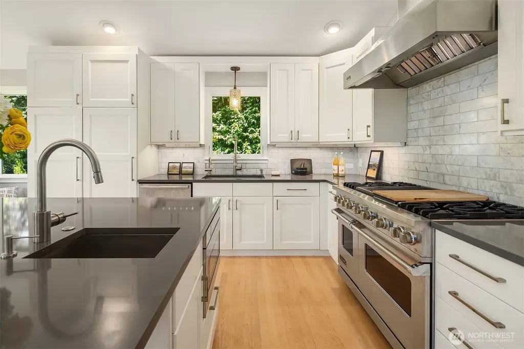 5610 W Mercer Way Mercer Island WA 98040