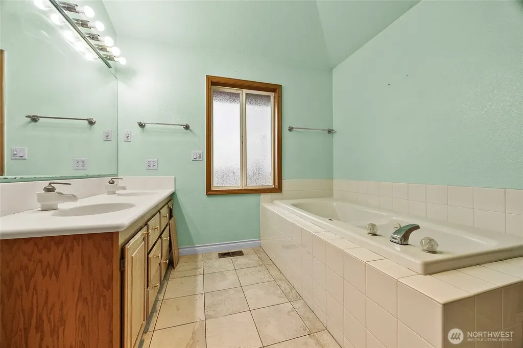 4802 51st Street Ct E Tacoma WA 98443
