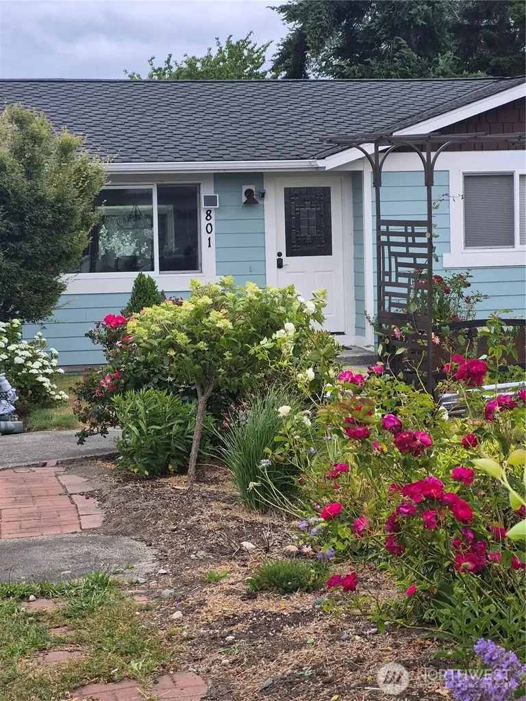 801 Livingston Bay Shore Drive Camano Island WA 98282