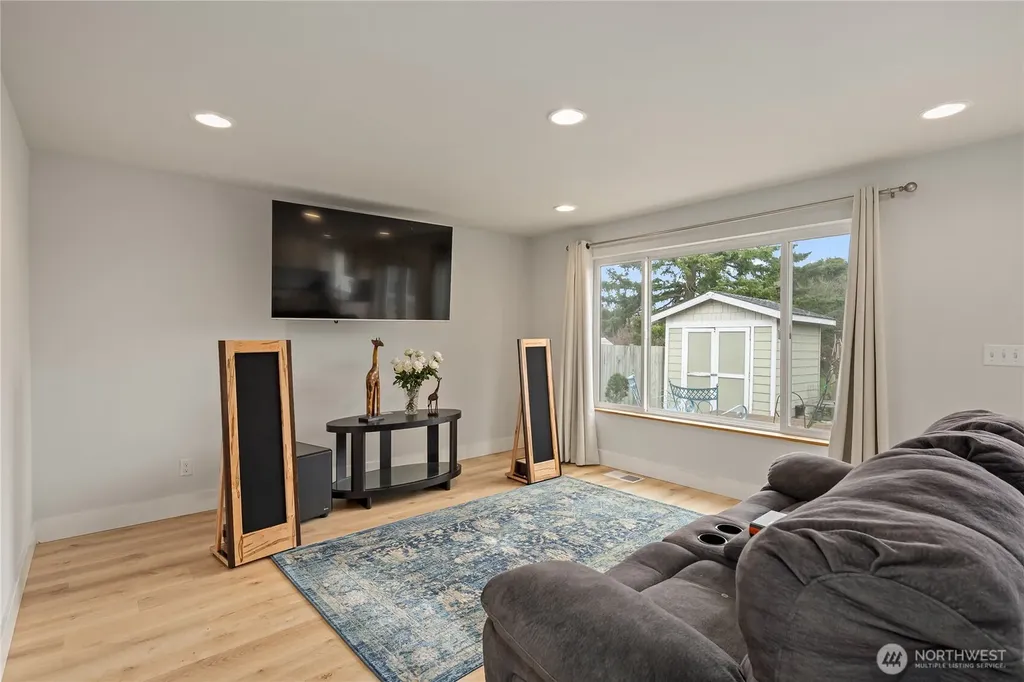 801 Livingston Bay Shore Drive Camano Island WA 98282