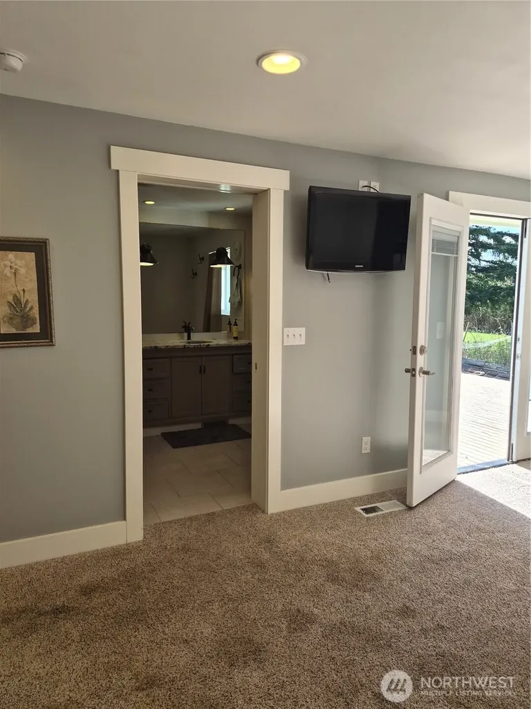 801 Livingston Bay Shore Drive Camano Island WA 98282
