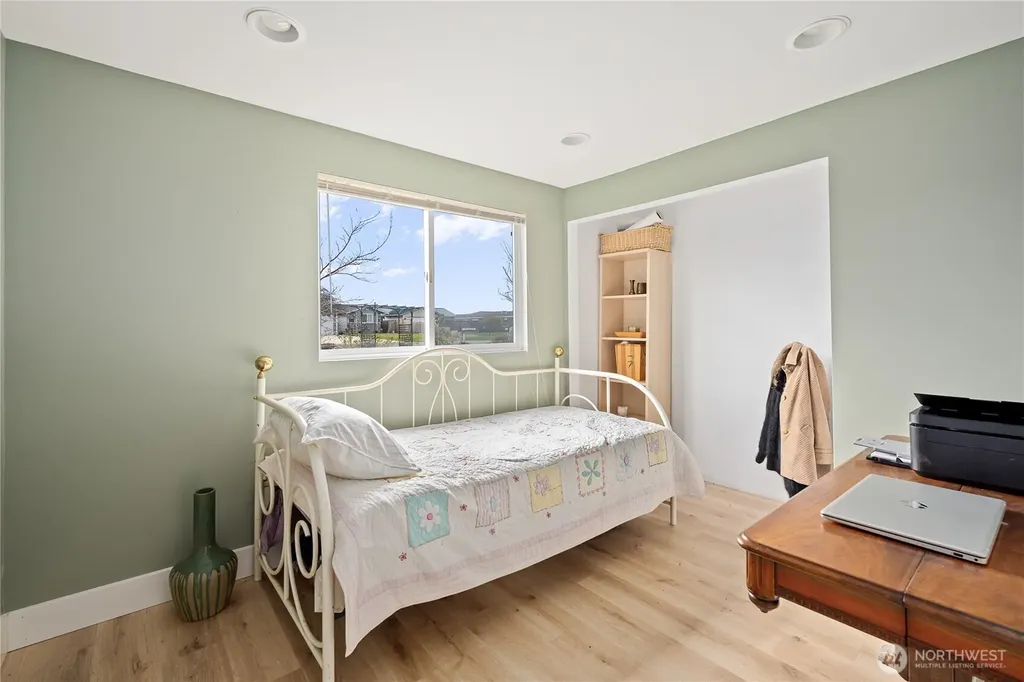 801 Livingston Bay Shore Drive Camano Island WA 98282