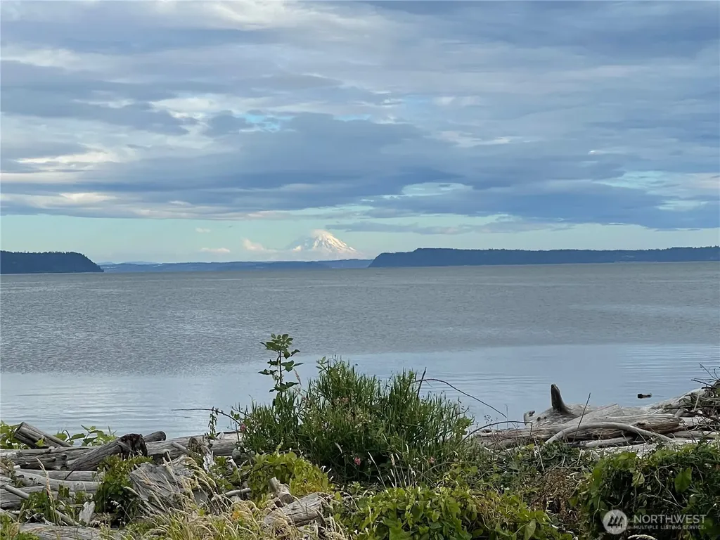 801 Livingston Bay Shore Drive Camano Island WA 98282