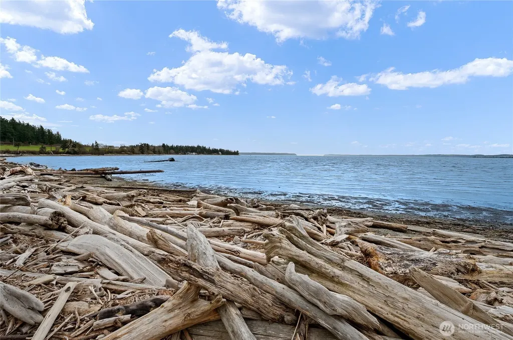 801 Livingston Bay Shore Drive Camano Island WA 98282