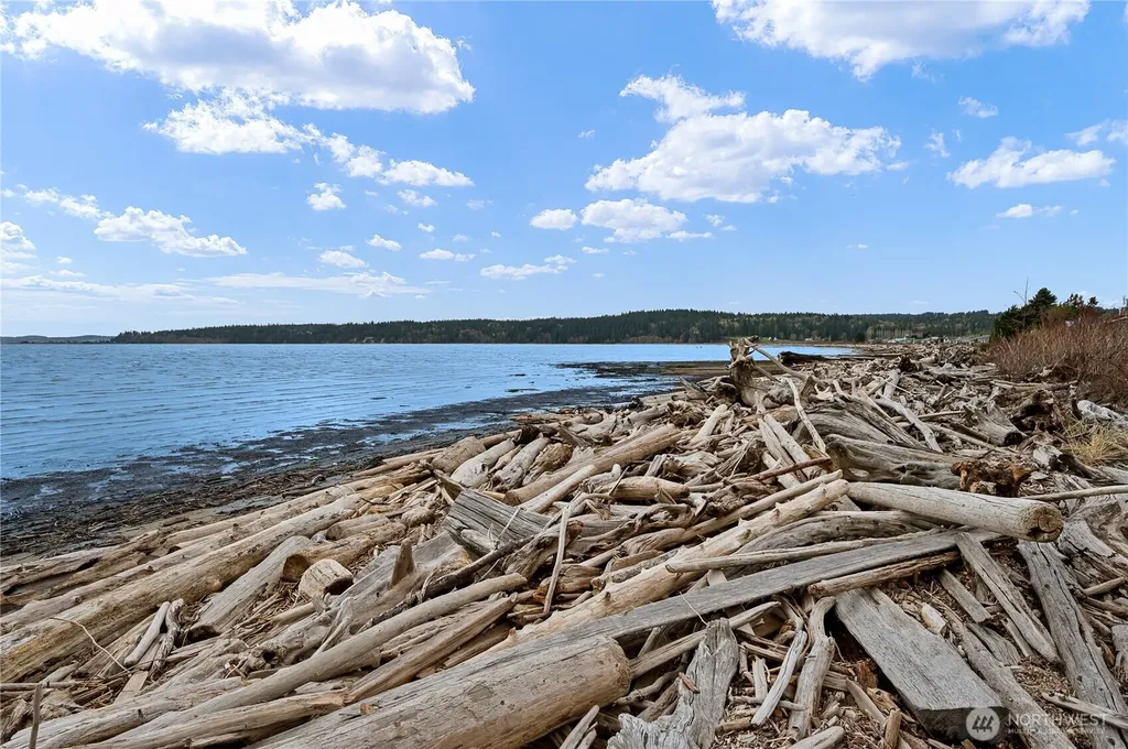801 Livingston Bay Shore Drive Camano Island WA 98282