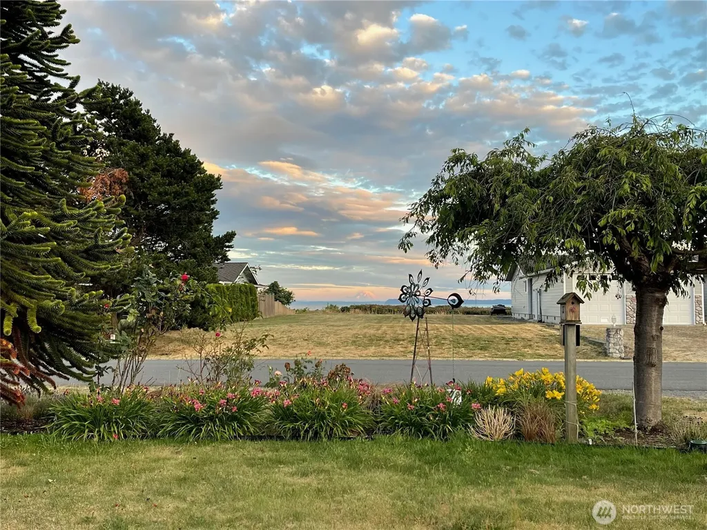 801 Livingston Bay Shore Drive Camano Island WA 98282