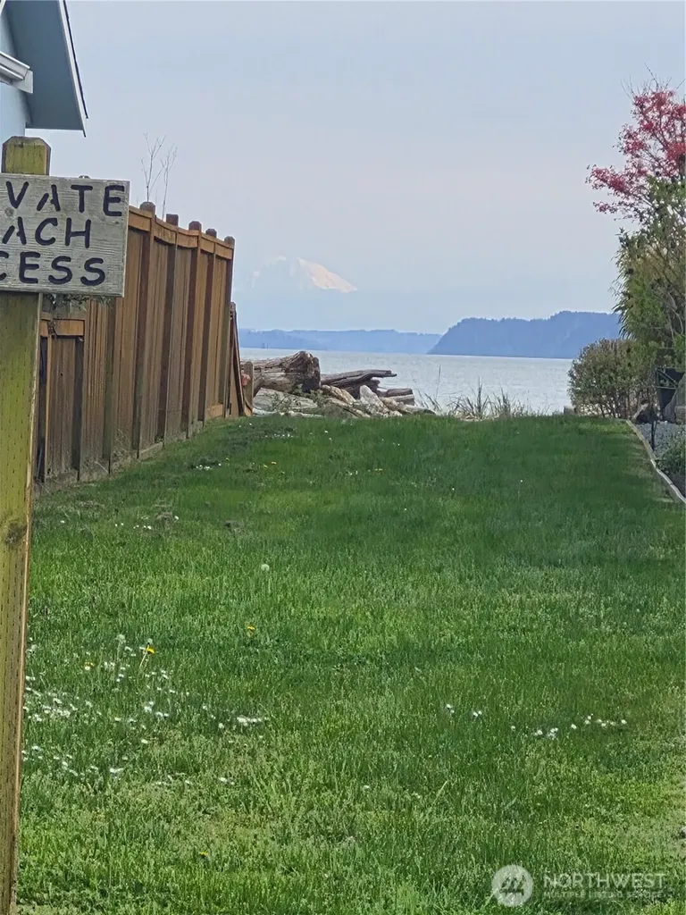 801 Livingston Bay Shore Drive Camano Island WA 98282