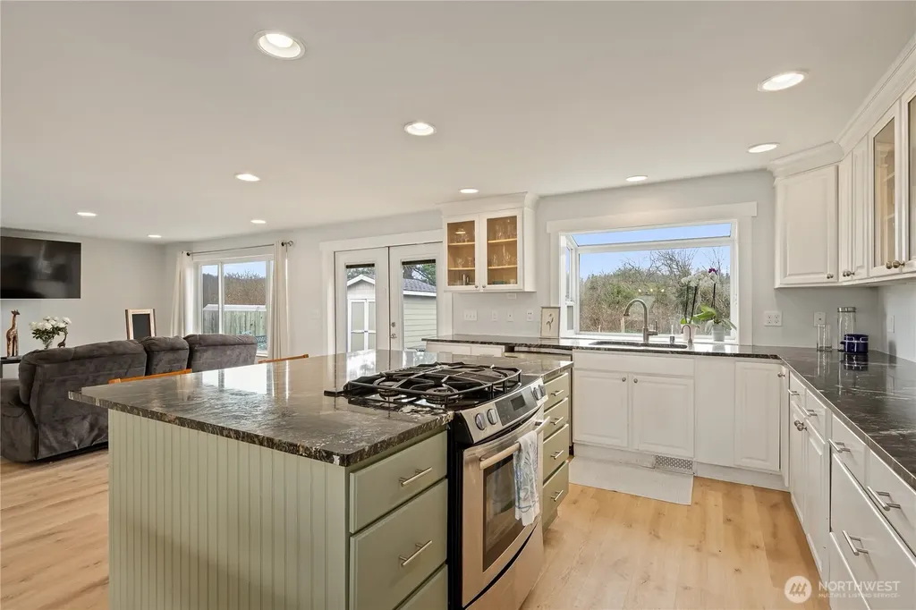 801 Livingston Bay Shore Drive Camano Island WA 98282