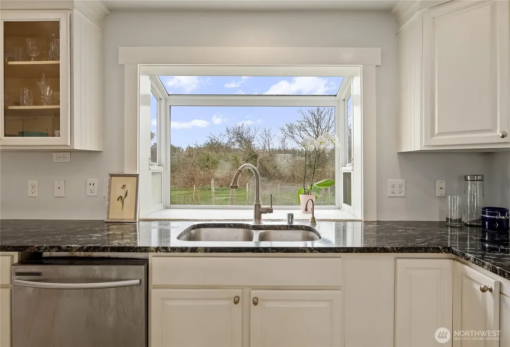801 Livingston Bay Shore Drive Camano Island WA 98282