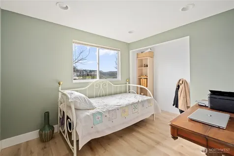 801 Livingston Bay Shore Drive Camano Island WA 98282