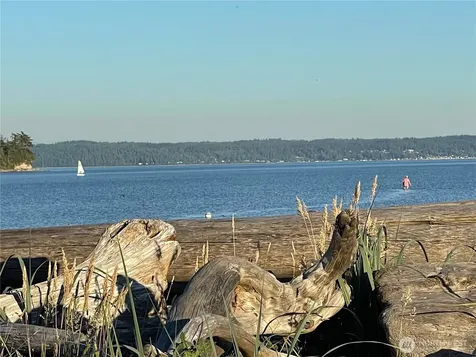 801 Livingston Bay Shore Drive Camano Island WA 98282