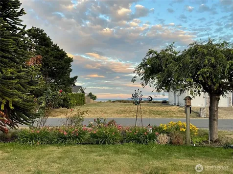 801 Livingston Bay Shore Drive Camano Island WA 98282