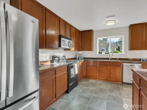 1716 250th Court SE Sammamish WA 98075