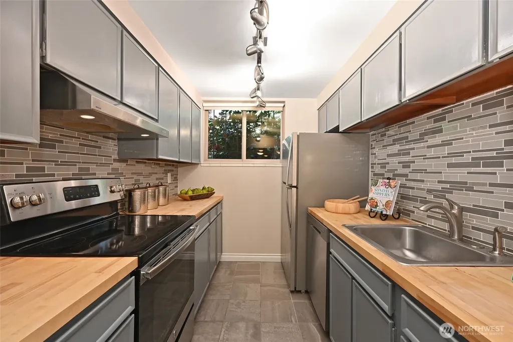 3400 25th Avenue W Seattle WA 98199