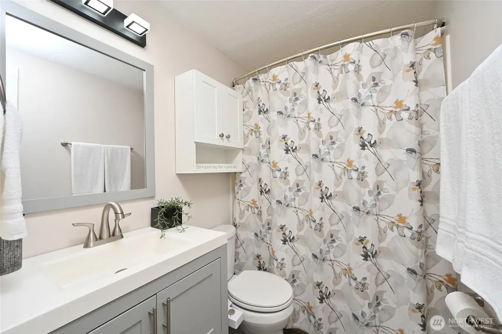 3400 25th Avenue W Seattle WA 98199