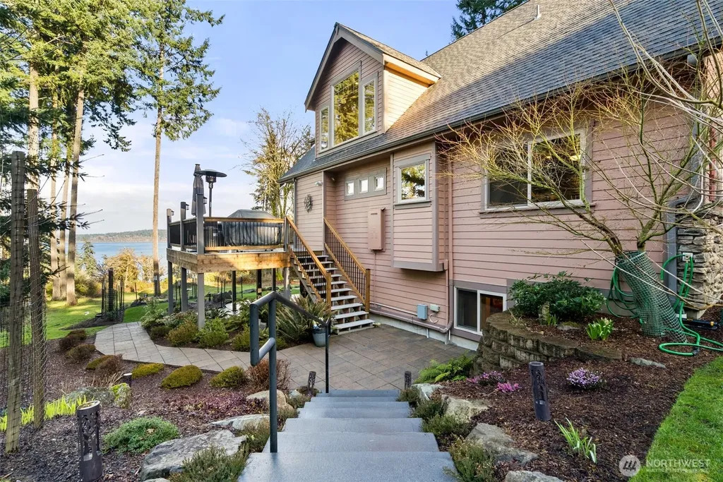 12511 Cole Point Drive Anderson Island WA 98303