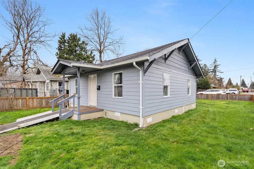 313 Rosewood Street Kelso WA 98626