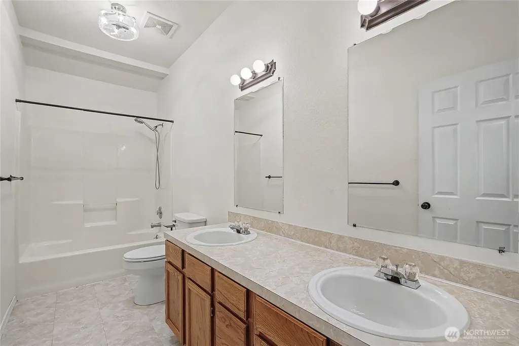 7239 Long Lake Road SE Port Orchard WA 98367