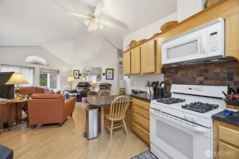 1904 Yew Street Road Bellingham WA 98229
