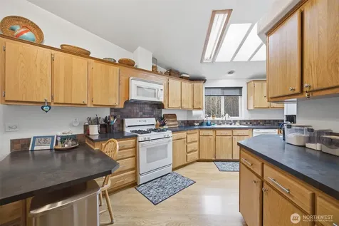 1904 Yew Street Road Bellingham WA 98229