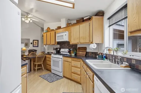 1904 Yew Street Road Bellingham WA 98229