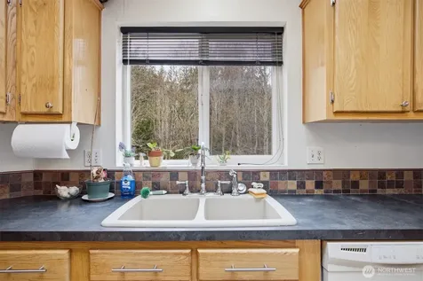 1904 Yew Street Road Bellingham WA 98229