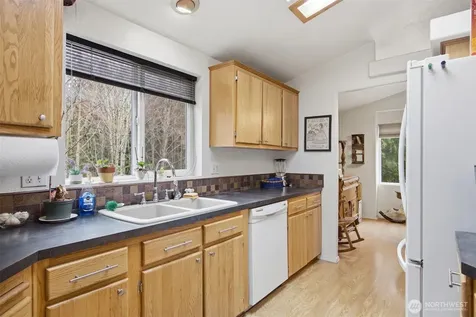 1904 Yew Street Road Bellingham WA 98229