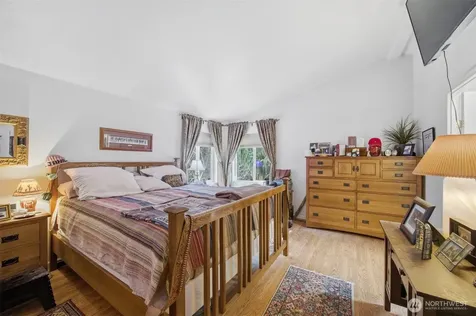 1904 Yew Street Road Bellingham WA 98229