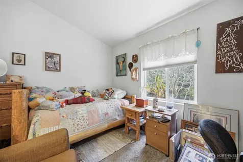 1904 Yew Street Road Bellingham WA 98229