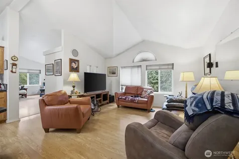 1904 Yew Street Road Bellingham WA 98229
