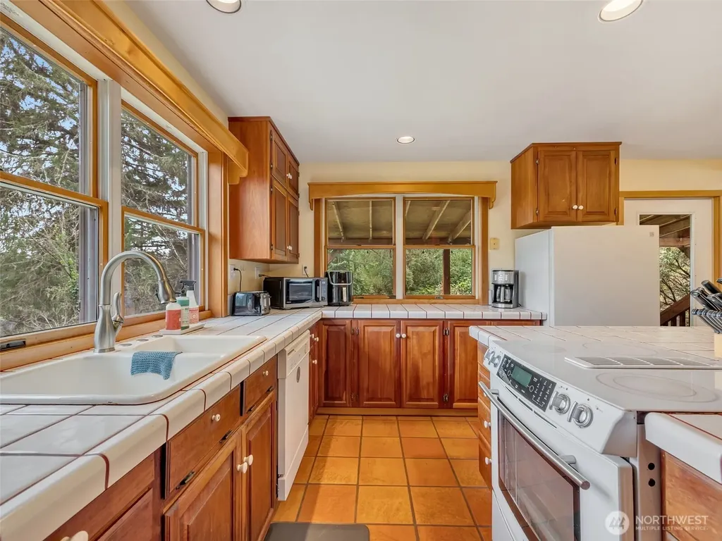 20003 Sandridge Road Long Beach WA 98631