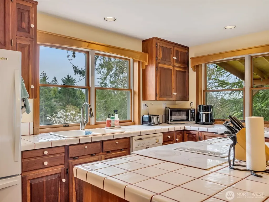 20003 Sandridge Road Long Beach WA 98631