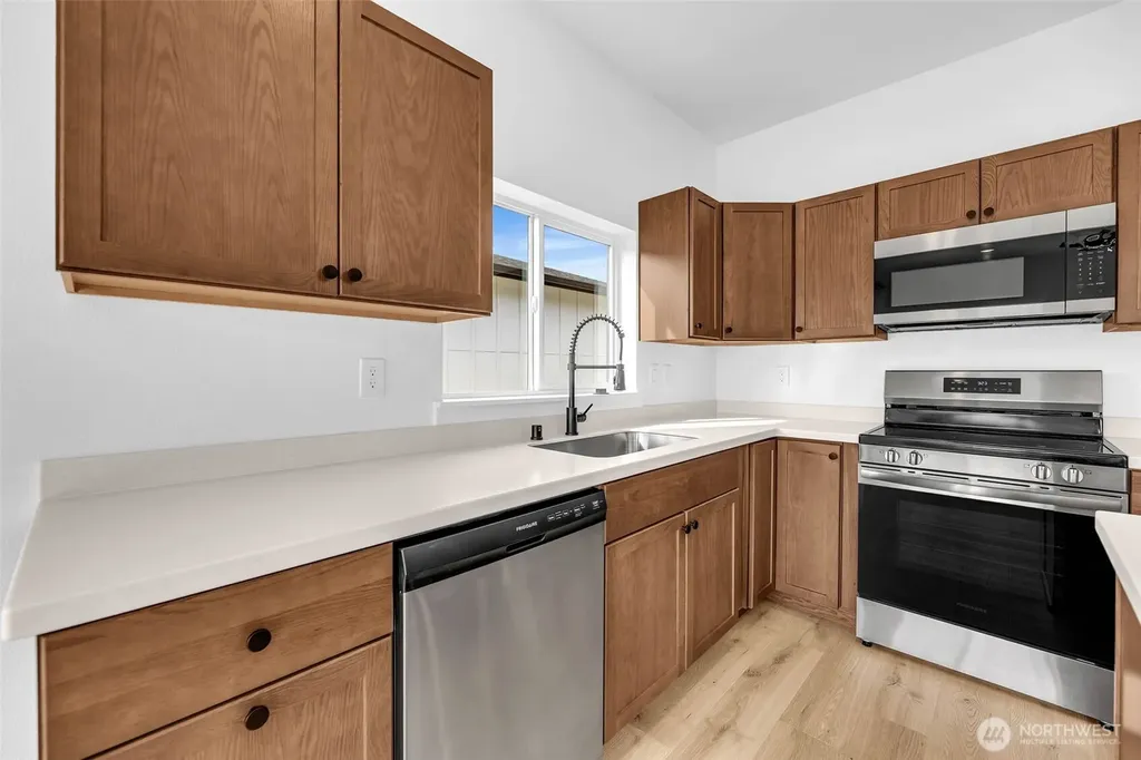 3 Anchor Way Loop Cathlamet WA 98612