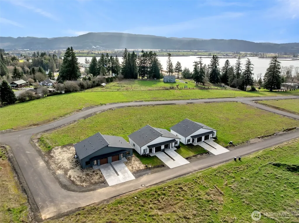 3 Anchor Way Loop Cathlamet WA 98612