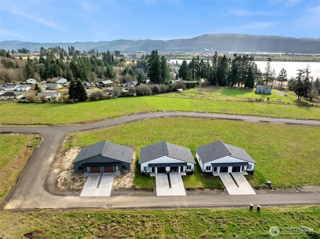 3 Anchor Way Loop Cathlamet WA 98612