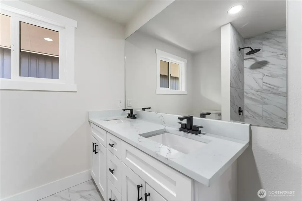 916 E Johnson Avenue Chelan WA 98816